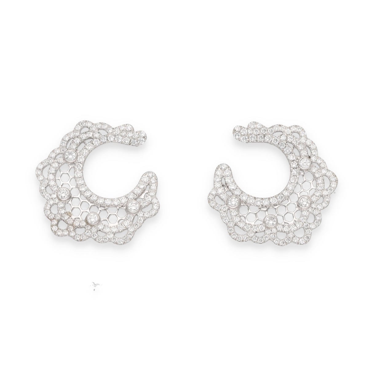  Boucles d’oreilles ajourées en diamants-photo-2