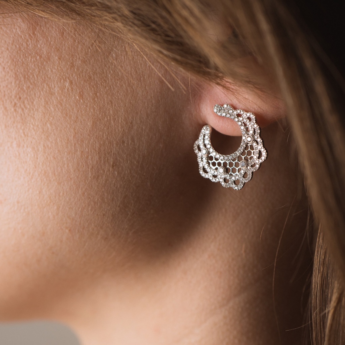  Boucles d’oreilles ajourées en diamants