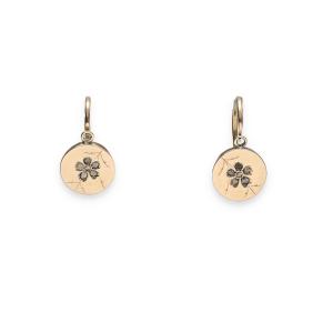 Boucles d'oreille dormeuses en Or et roses de diamant.