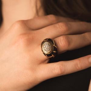 18k Gold Enamel And Diamond Ring