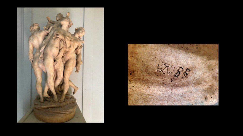 &quot; S&egrave;vres &quot;  Important Groupe en terre cuite repr&eacute;sentant les Trois Gr&acirc;ces portant l&rsquo;Amour. Sign&eacute;e- XIXe Si&egrave;cle -photo-8