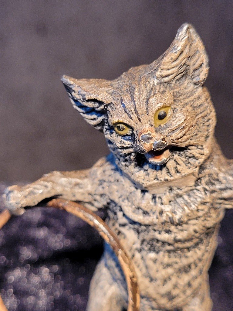 &quot; Chat au Cerceau &quot; Sculpture polychrome en Fonte de Vienne - XIXe Si&egrave;cle-photo-2