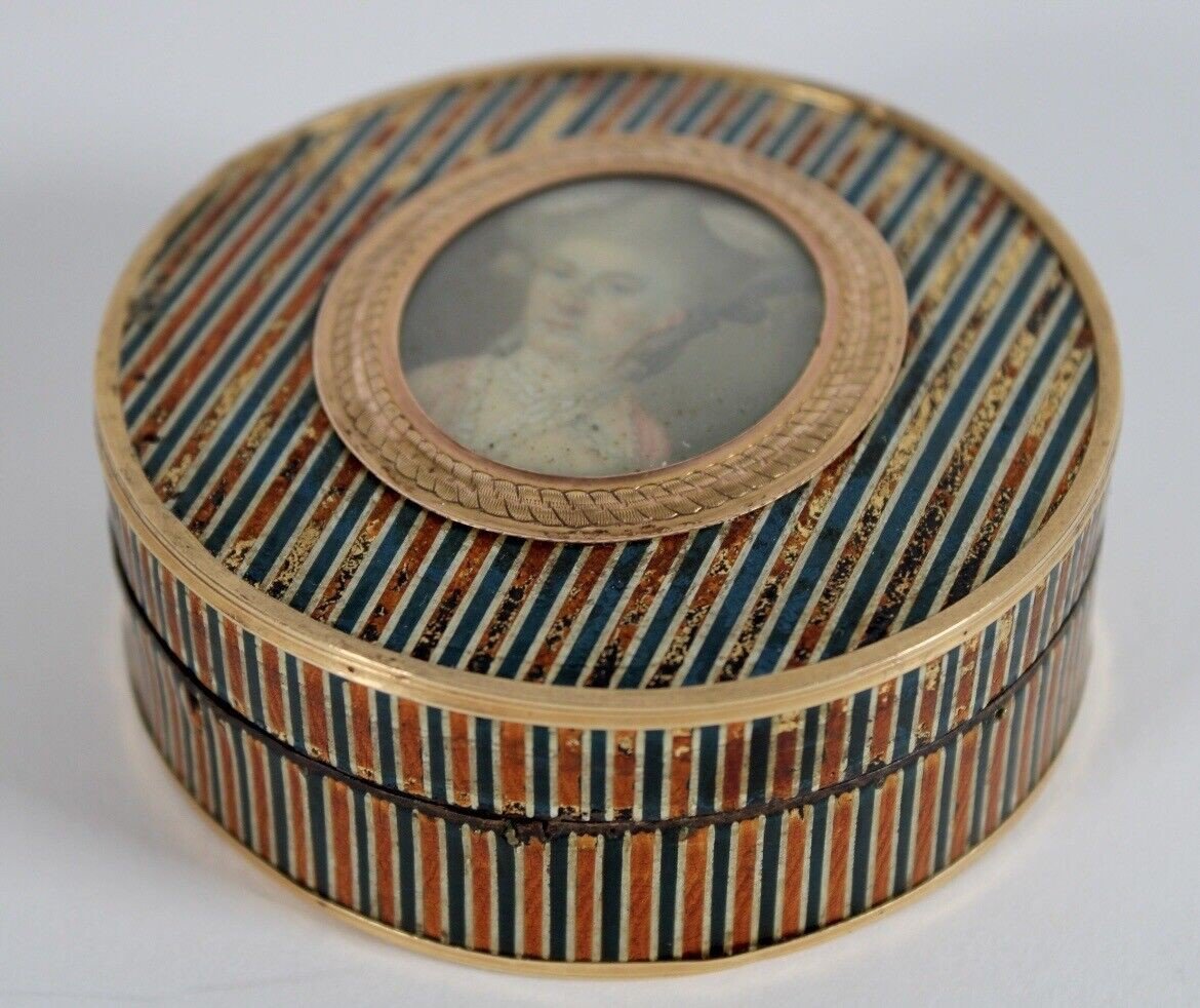 Snuffbox Decorated With A Miniature "portrait Of An Elegant Lady" In Tortoiseshell & Gold - 18th Century -photo-3