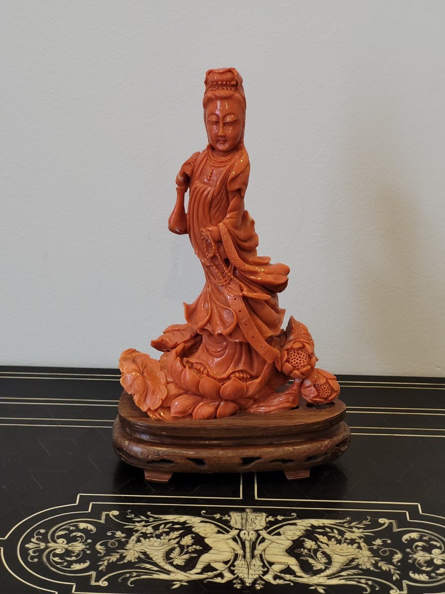 "geisha" Important Sculpture In Red Coral On Base.