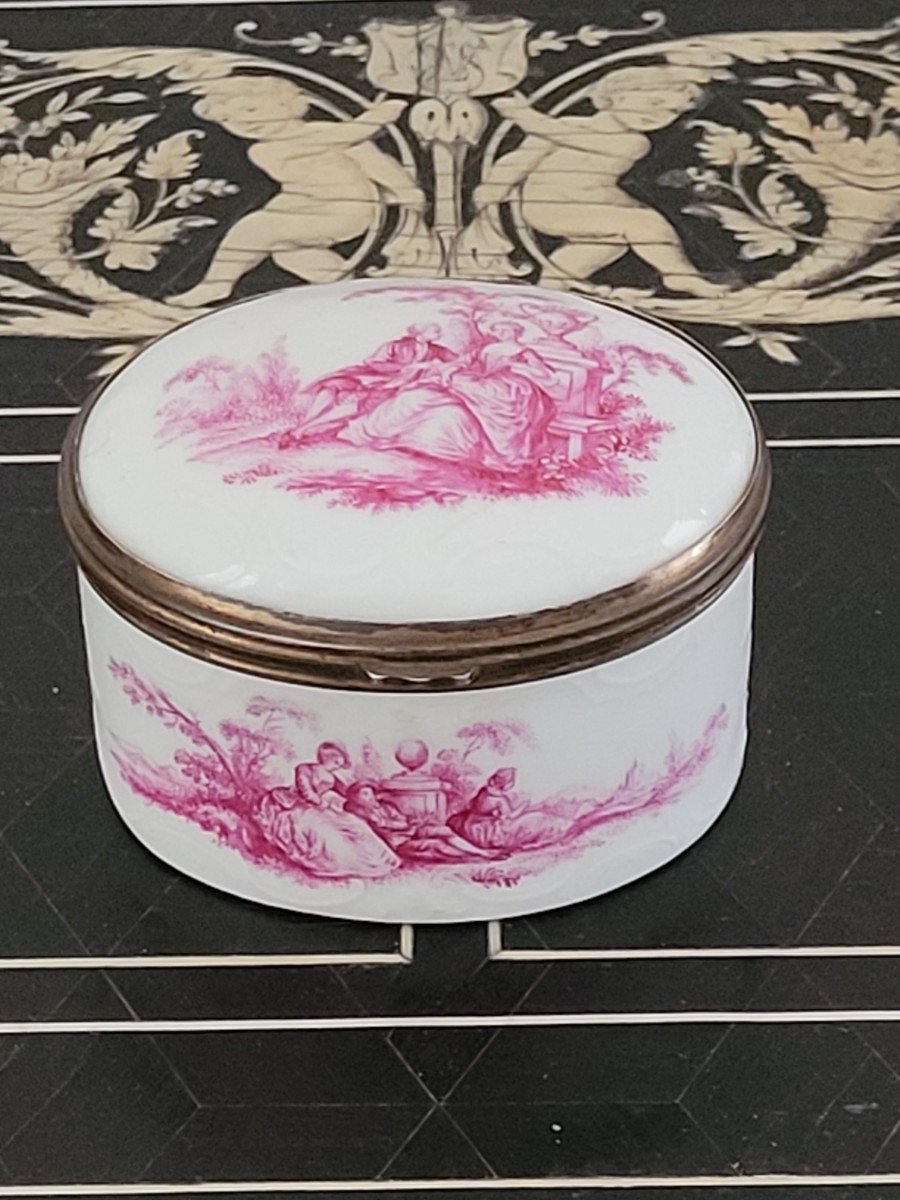 18th Century Snuff Box In German Porcelain 