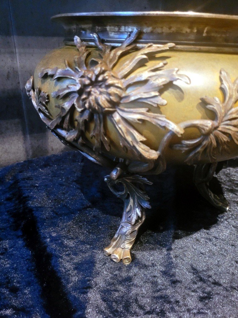 Important Planter Decorated With Thistles In Bronze From The Art Nouveau Period -photo-4