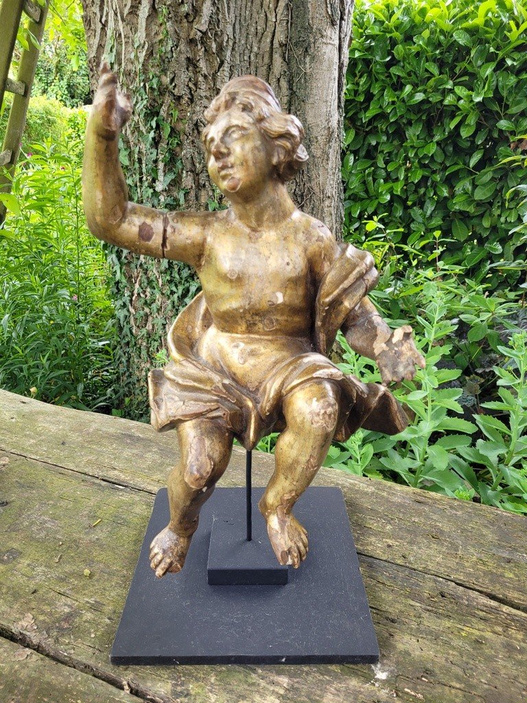   Grande Sculpture &quot; Putto &quot; en bois dor&eacute; sur socle - Travail Italien du XVIIIe Si&egrave;cle