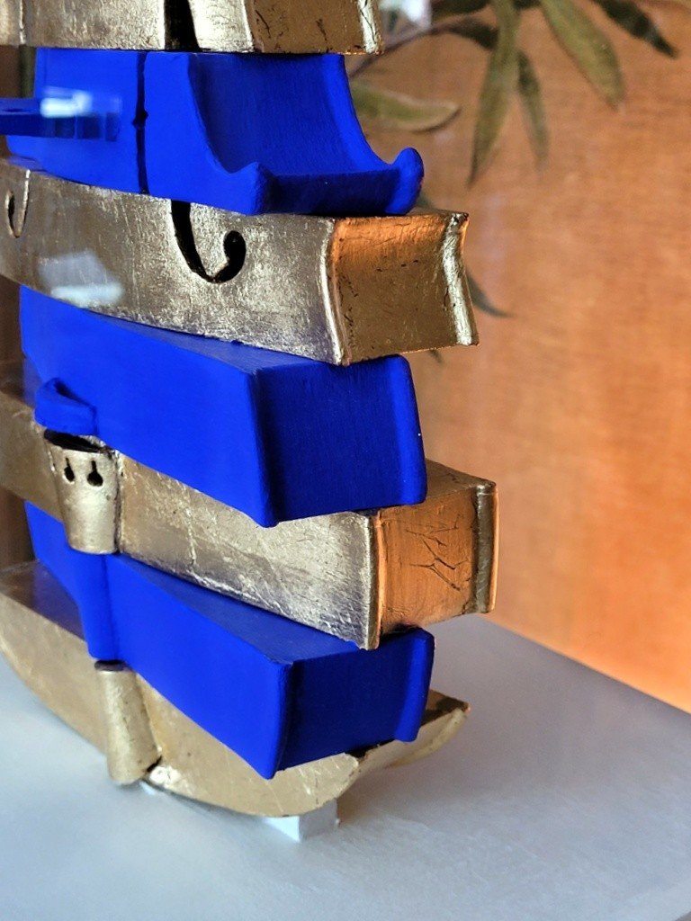 Violin Sculpture “unstructured” And Painted In Gold And Blue In The Taste Of Arman Fernandez -photo-4