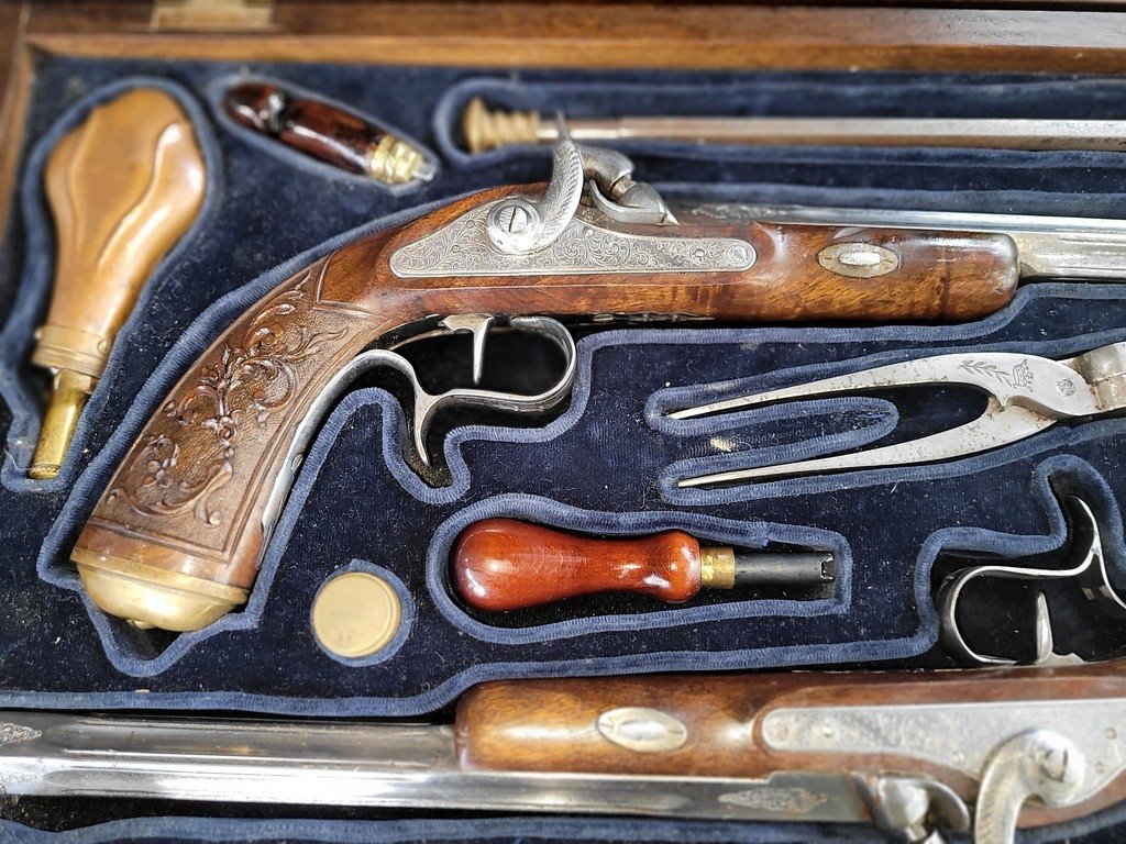 Coffret d&#039;une Paire de Pistolets de Duel avec tous ses accessoires -photo-4