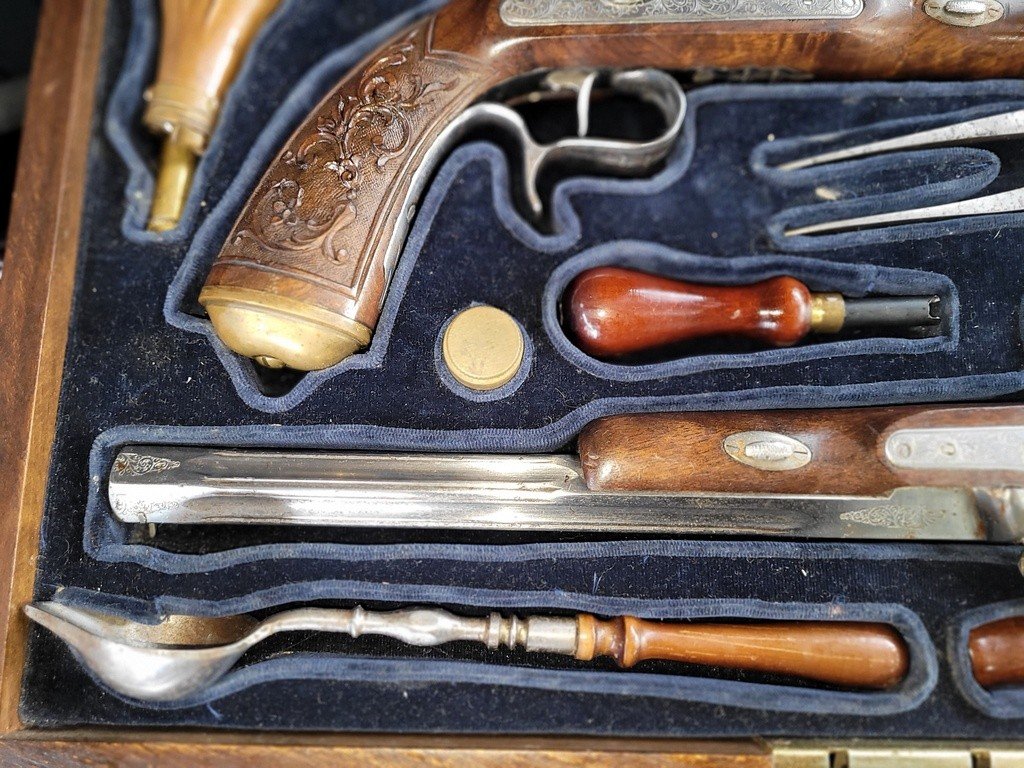 Coffret d&#039;une Paire de Pistolets de Duel avec tous ses accessoires -photo-1