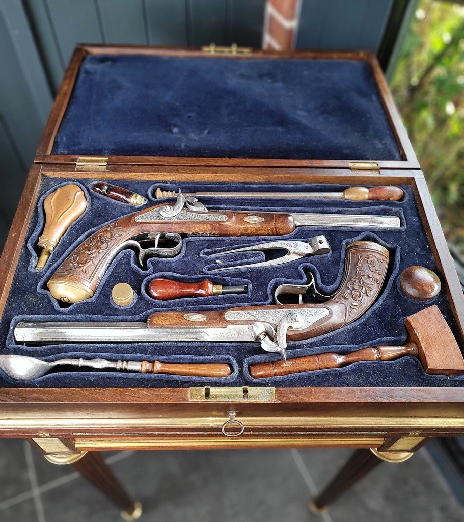Coffret d&#039;une Paire de Pistolets de Duel avec tous ses accessoires 