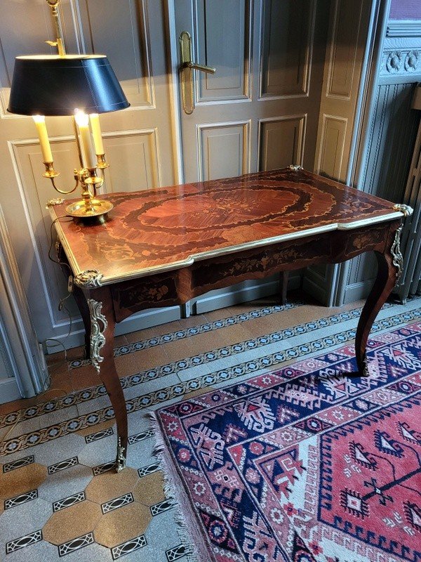 Grand Bureau Louis XV en Marqueterie - XIXe Si&egrave;cle