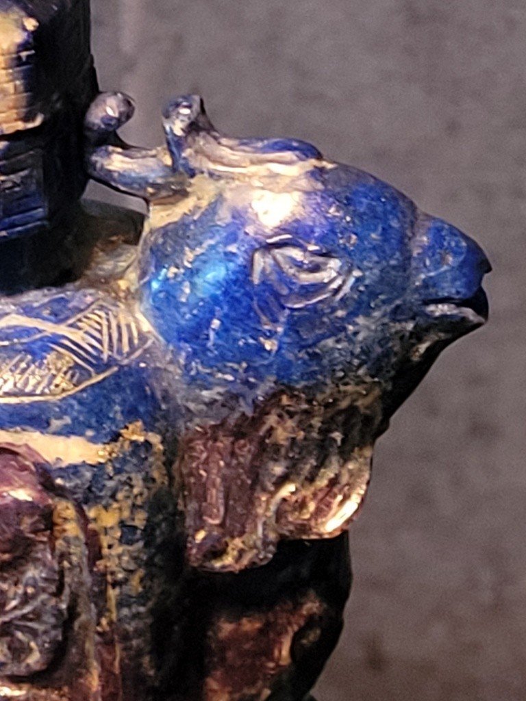  Sculpture en Lapis Lazuli  " Urne couverte "  sur socle en bois .-photo-1