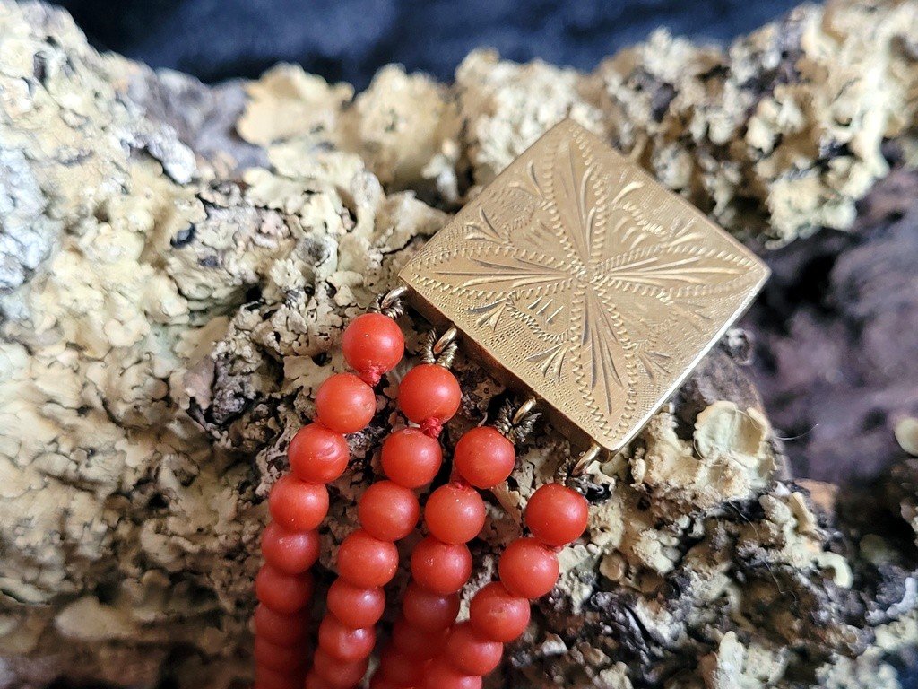  4-row Coral Pearl Bracelet With Gold Guilloche Clasp Dating From The 19th Century -photo-4
