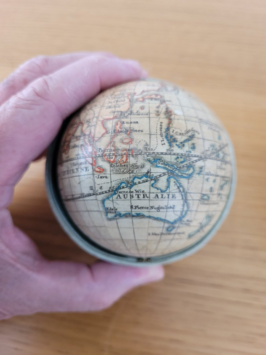 Globe Terrestre dans son coffret daté 1834-photo-4