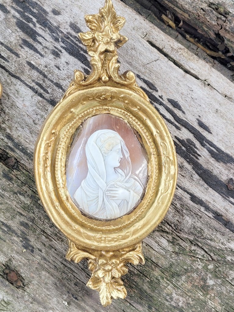 Paire de Grands Cam&eacute;s sculpt&eacute;s dans des Cadres dor&eacute;s - XIXe Si&egrave;cle-photo-3