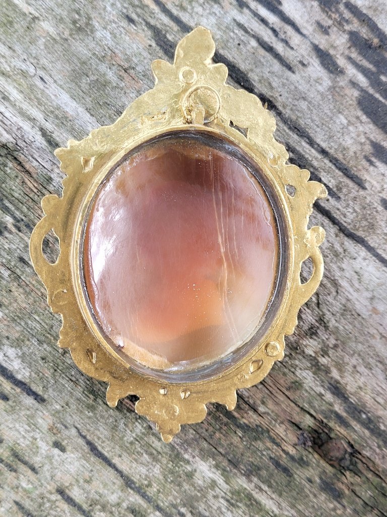 Paire de Grands Cam&eacute;s sculpt&eacute;s dans des Cadres dor&eacute;s - XIXe Si&egrave;cle-photo-4