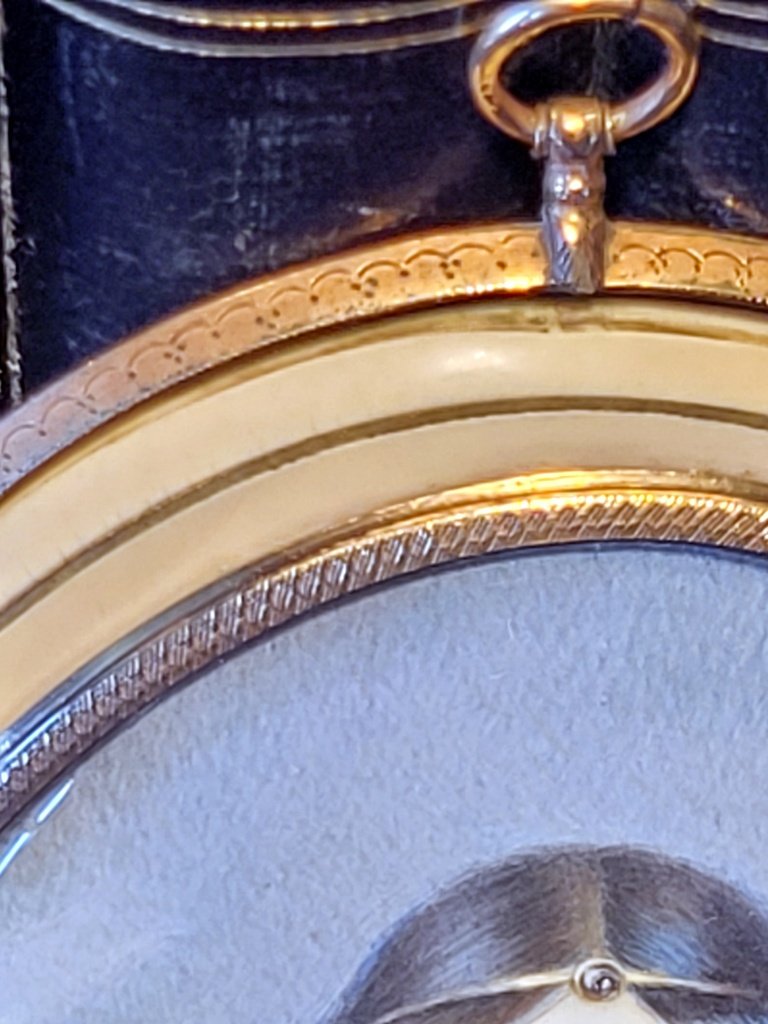 Large Medallion With Painted Miniature Circled In Gold - 19th Century-photo-2