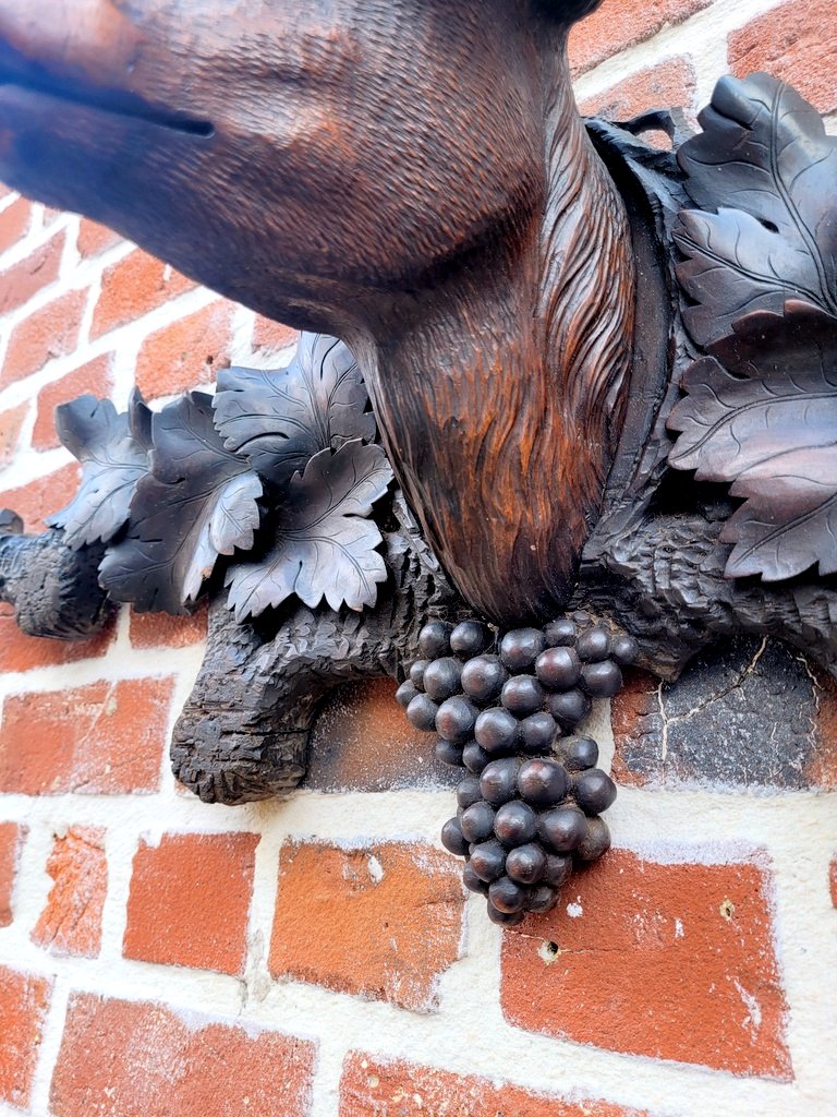 Grand Trophée " Tête de Cerf " en bois sculpté - Travail de la Forêt Noire - XIXe Siècle-photo-1