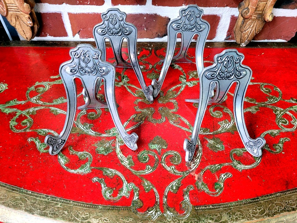 4 Chevalets de Table en étain - Décor floral - Epoque Art Nouveau   