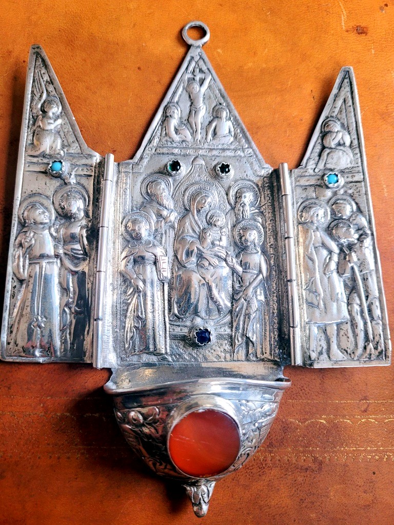  Bénitier Triptyque en Argent massif à décor de la Vierge Marie et l'enfant Jésus . 