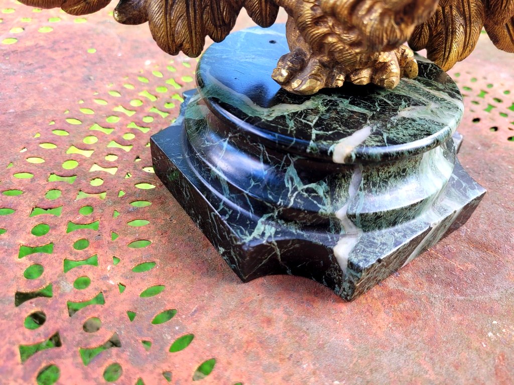 " Aigle aux ailes déployées "- Sculpture en Bronze doré sur Marbre Vert de Mer . XIXe Siècle -photo-3
