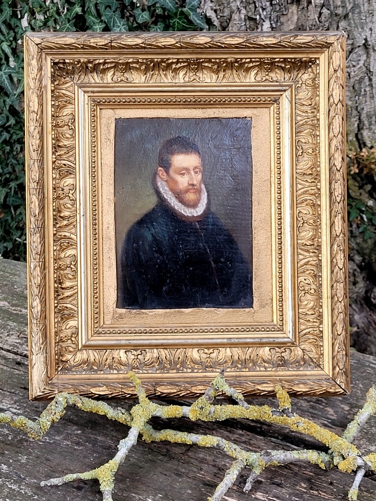 Portrait d&#039;un Gentilhomme en tenue Renaissance avec un Pourpoint noir et une Collerette-XVIIIe