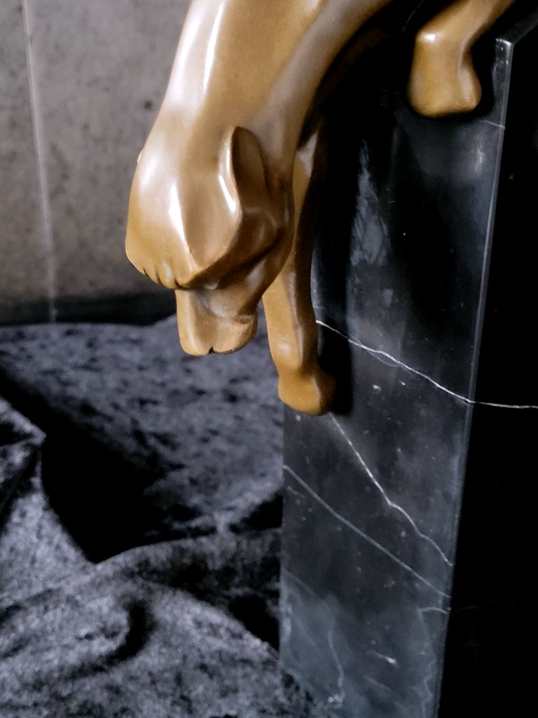 DE COUX " Panthère " Sculpture en Bronze patiné sur une haute base en Marbre Noir - XXe Siècle-photo-3