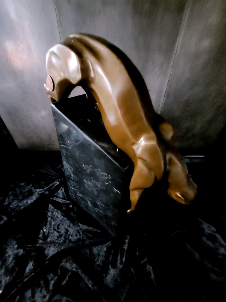 DE COUX " Panthère " Sculpture en Bronze patiné sur une haute base en Marbre Noir - XXe Siècle-photo-2