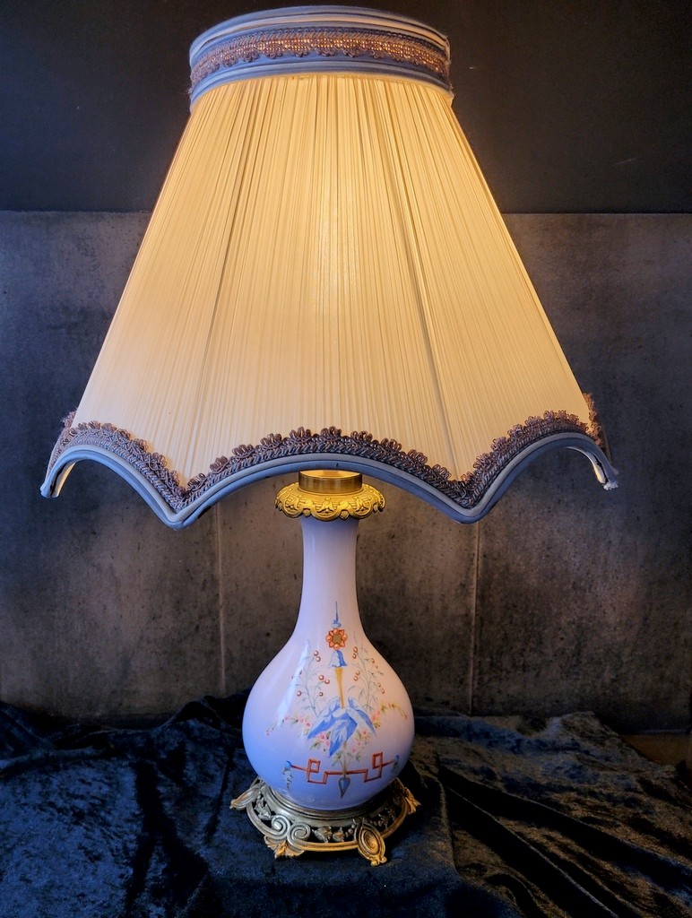 Grande Lampe en Porcelaine Blanche et Bronze - XIXe Si&egrave;cle 