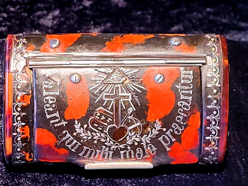 Franc Maçonnerie  " Tabatière " en Ecaille avec Incrustations en Argent & Nacre - XVIIIe Siècle-photo-2