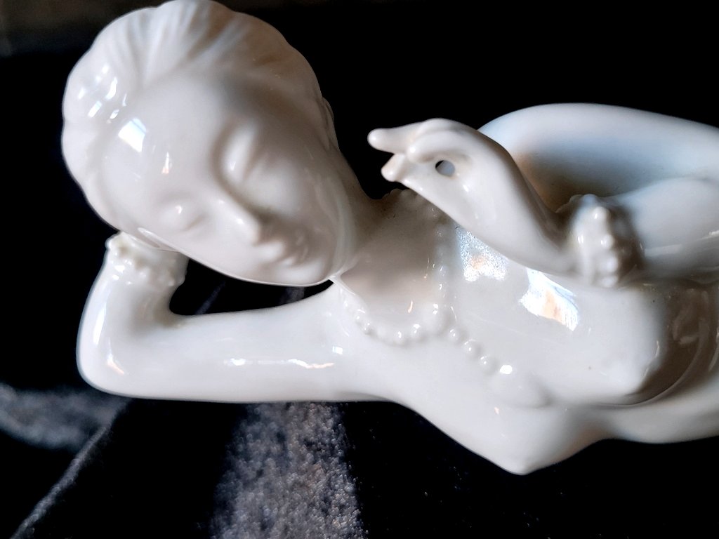 White Chinese Porcelain Figurine Of A -photo-3