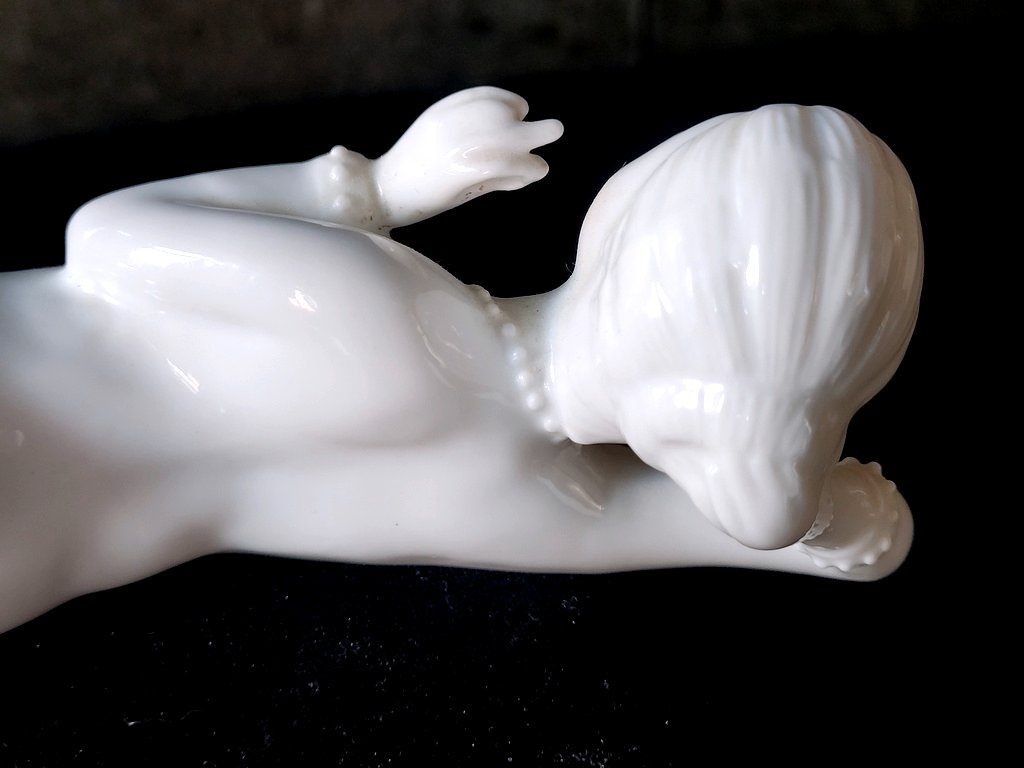 White Chinese Porcelain Figurine Of A -photo-4
