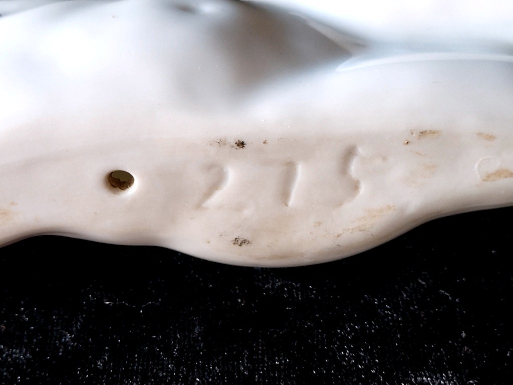 White Chinese Porcelain Figurine Of A -photo-6