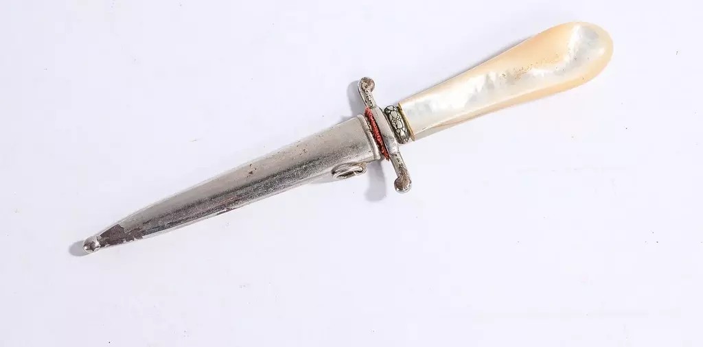Dague de Petite Vertu, dite "Pique-Couilles" à manche en Nacre  avec son Fourreau - XIXe Siècle-photo-2