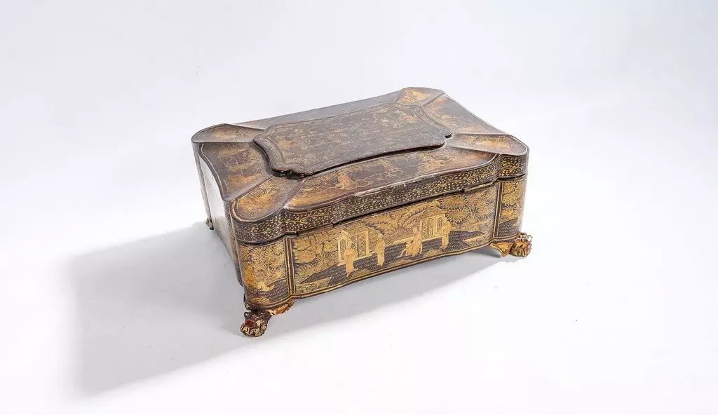 Boîte à Ouvrages en bois Laqué noir - Décors dorés - Chine Canton du XIXe Siècle-photo-2