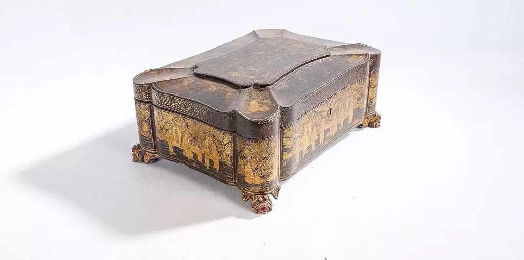 Boîte à Ouvrages en bois Laqué noir - Décors dorés - Chine Canton du XIXe Siècle-photo-1