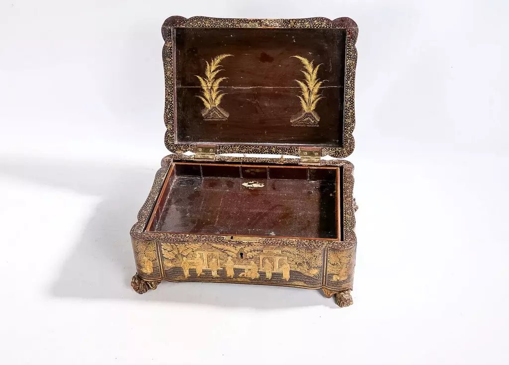 Boîte à Ouvrages en bois Laqué noir - Décors dorés - Chine Canton du XIXe Siècle-photo-4