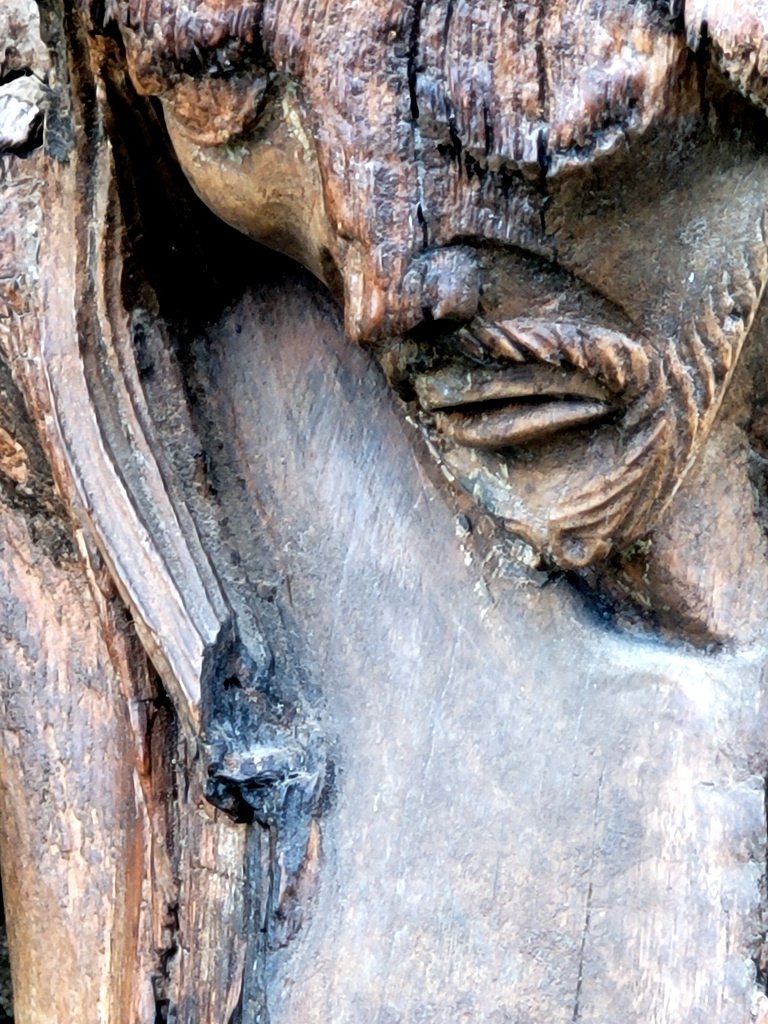 Large Carved Christ - 17th Century Northern School-photo-1