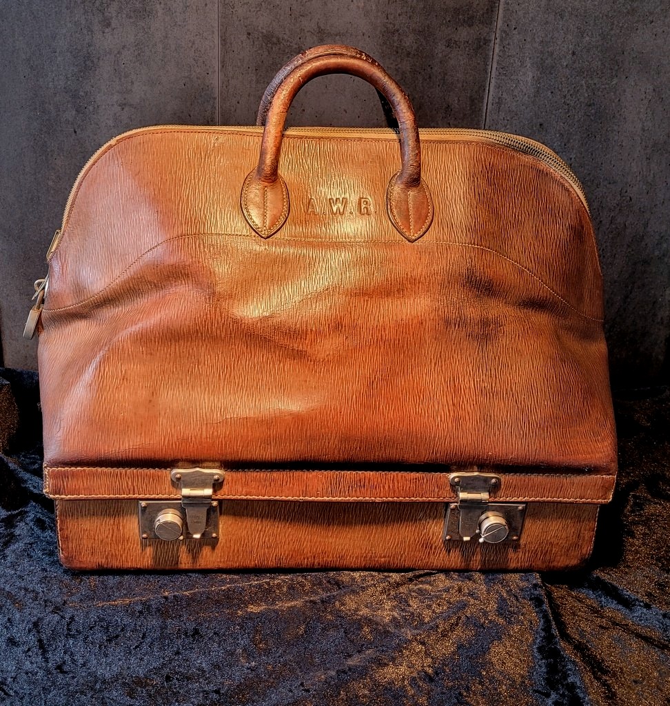 Hermès - Suitcase, Saddler-stitched Leather Bag, 1920 