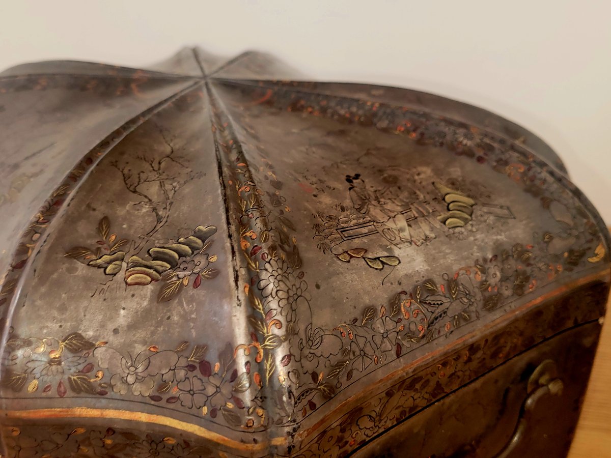 Important Polylobed Sewing Box In Painted Chinese Lacquer - First Half Of The 19th Century -photo-2