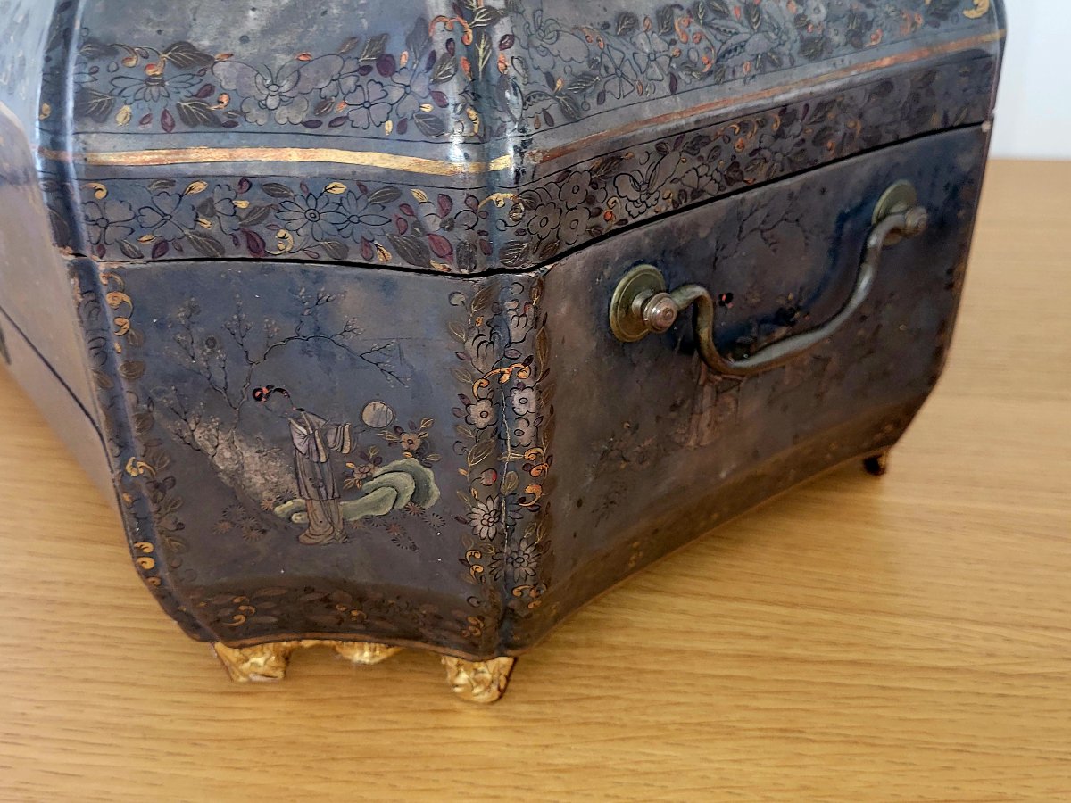 Important Polylobed Sewing Box In Painted Chinese Lacquer - First Half Of The 19th Century -photo-2