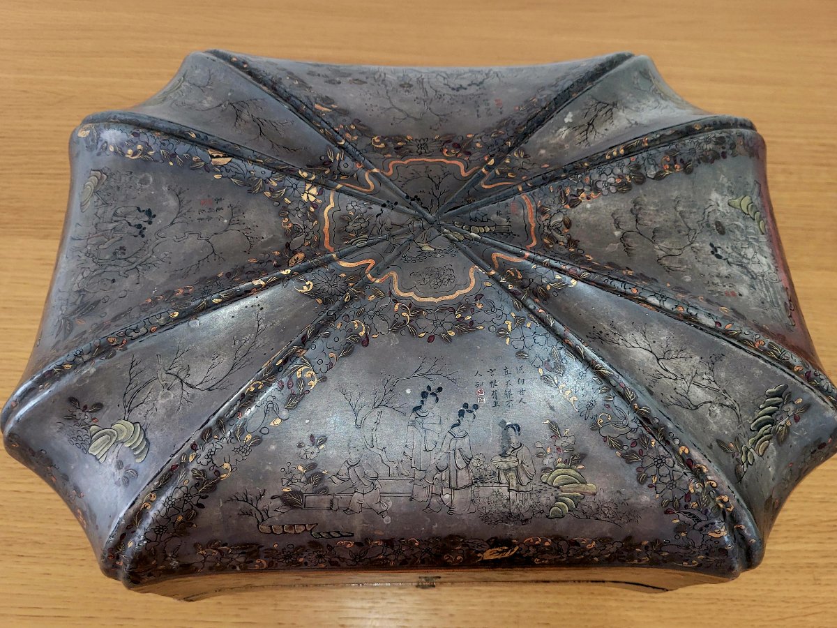 Important Polylobed Sewing Box In Painted Chinese Lacquer - First Half Of The 19th Century -photo-3