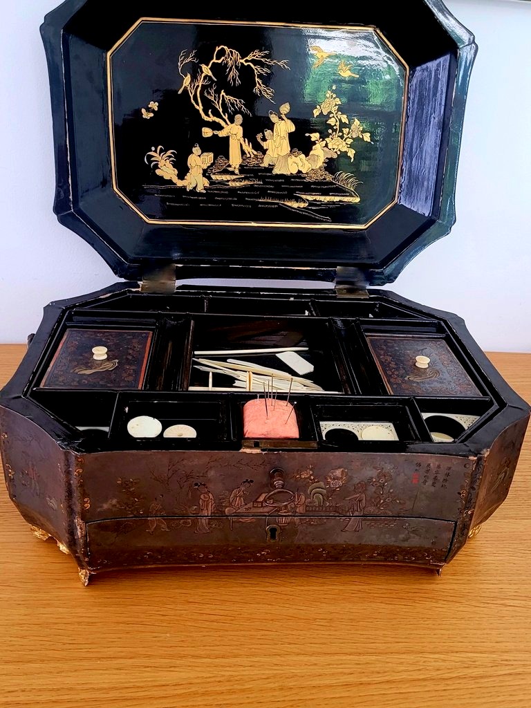 Important Polylobed Sewing Box In Painted Chinese Lacquer - First Half Of The 19th Century -photo-6