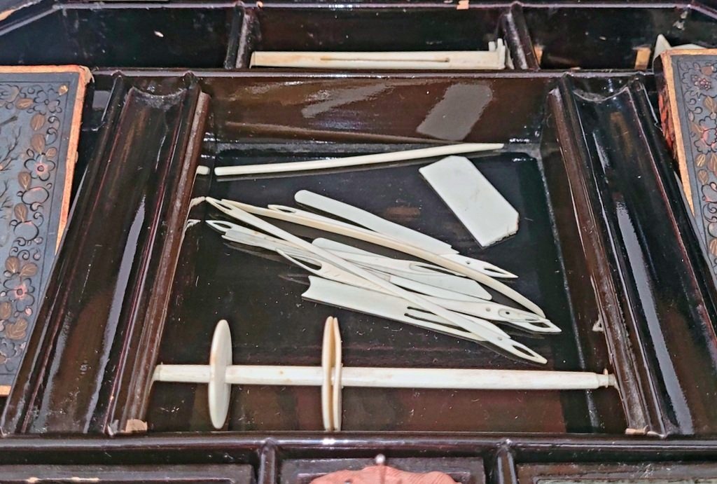 Important Polylobed Sewing Box In Painted Chinese Lacquer - First Half Of The 19th Century -photo-8