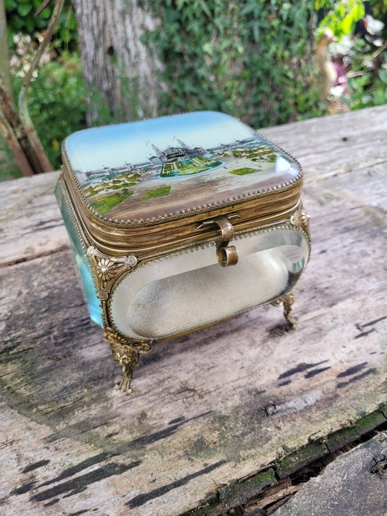 Grand Coffret &agrave; Bijoux en Verre figurant  