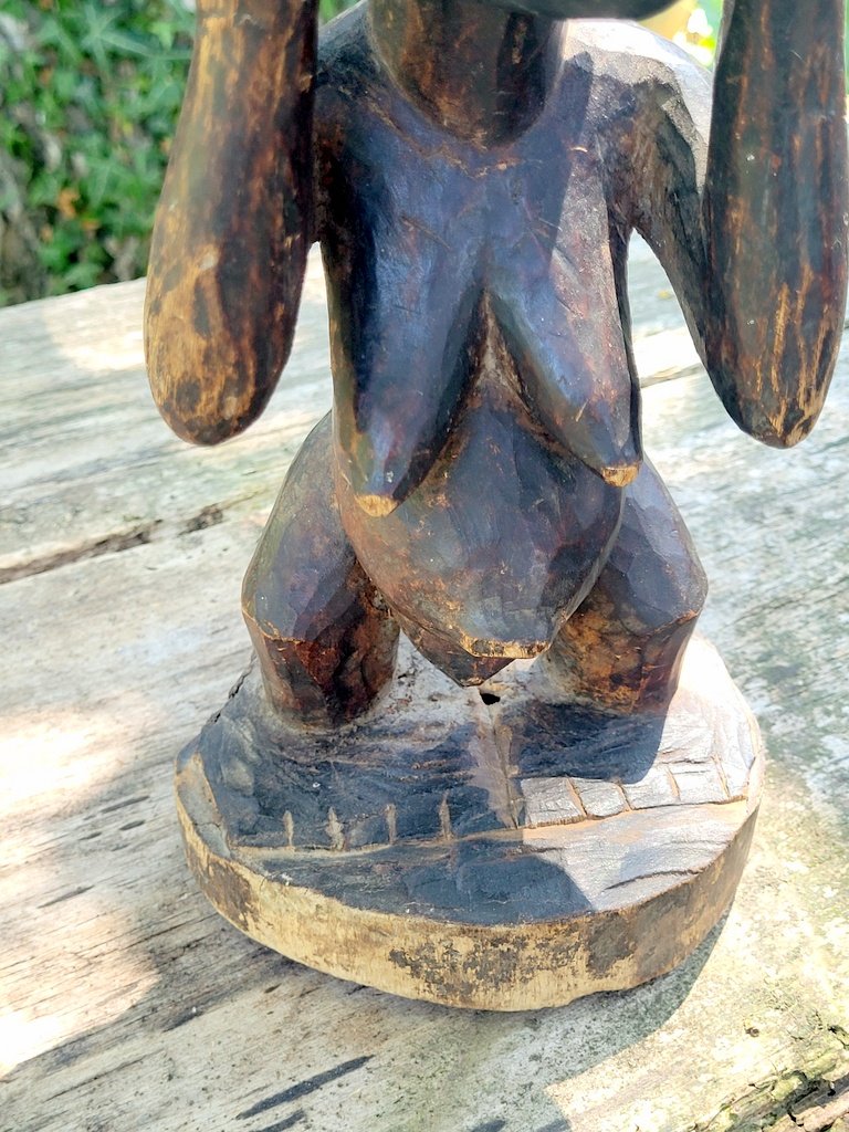 Sculpture en bois représentant la fertilité ou la maternité d'Afrique centrale   Kongo ou Kuyu-photo-3