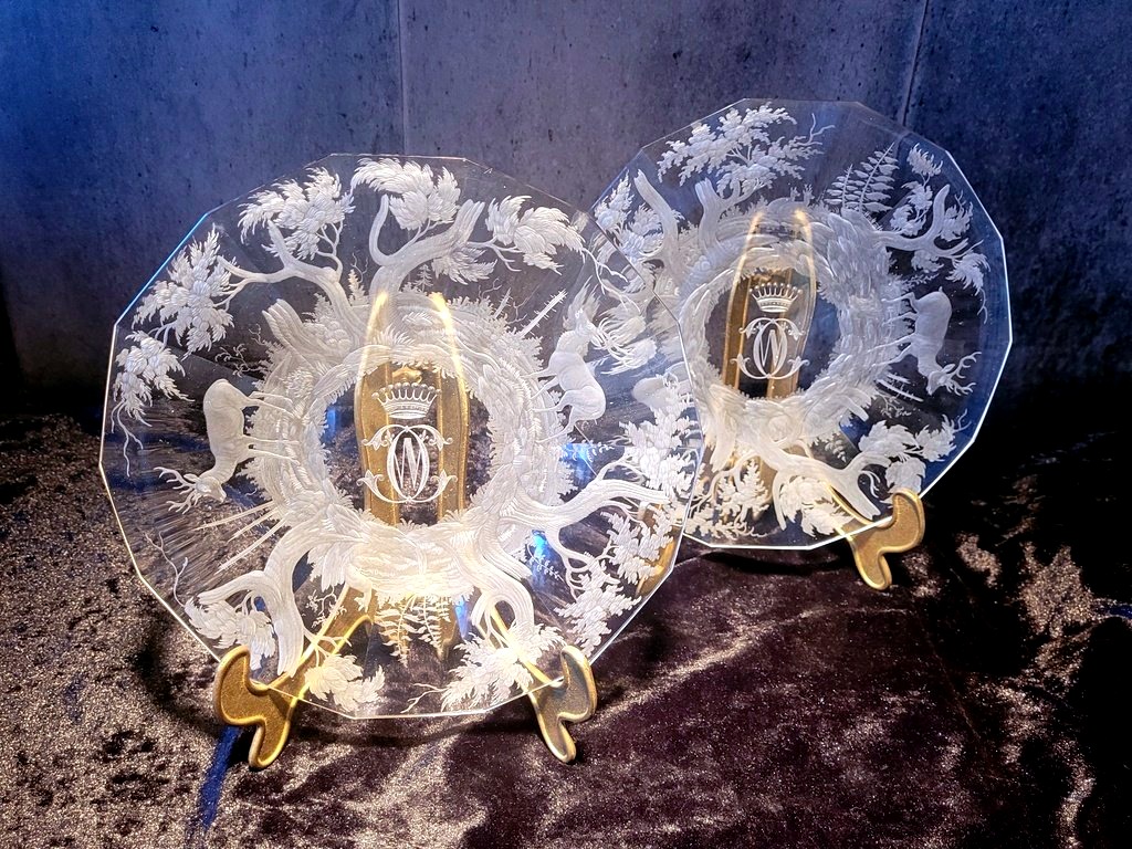 Pair Of Wheel-cut Crystal Plates With A “couronne Comtale” Design — Early 19th Century