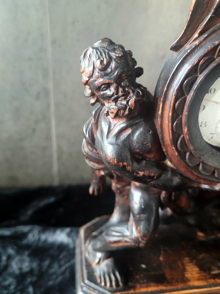 Porte Montre Gousset en bois sculpté, à décor de deux Hercule . XIXe Siècle-photo-4