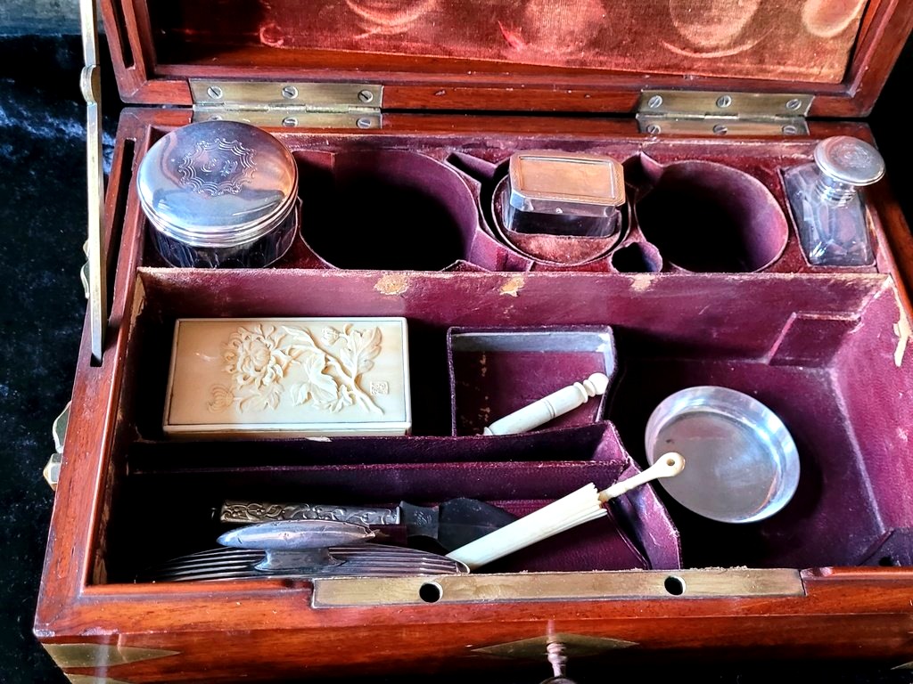 Coffret de Toilette&nbsp;d'origine Marine du XIXe si&egrave;cle  d'&eacute;poque Restauration .-photo-4